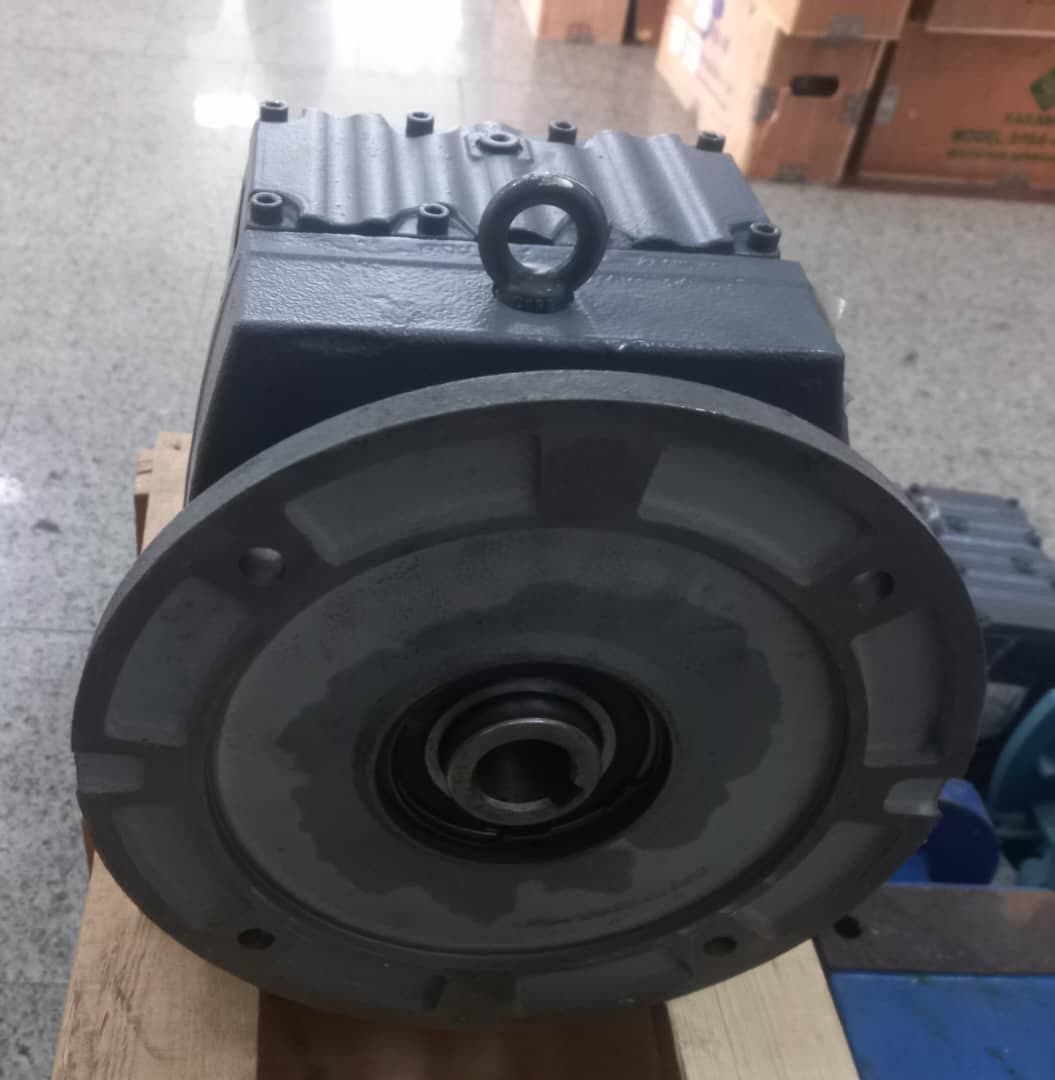 گیربکسهای شفت مستقیم طرح SEWآلمان قابلیت کوبل با انواع  الکتروموتور(AC_DC) در نسبت های مختلف