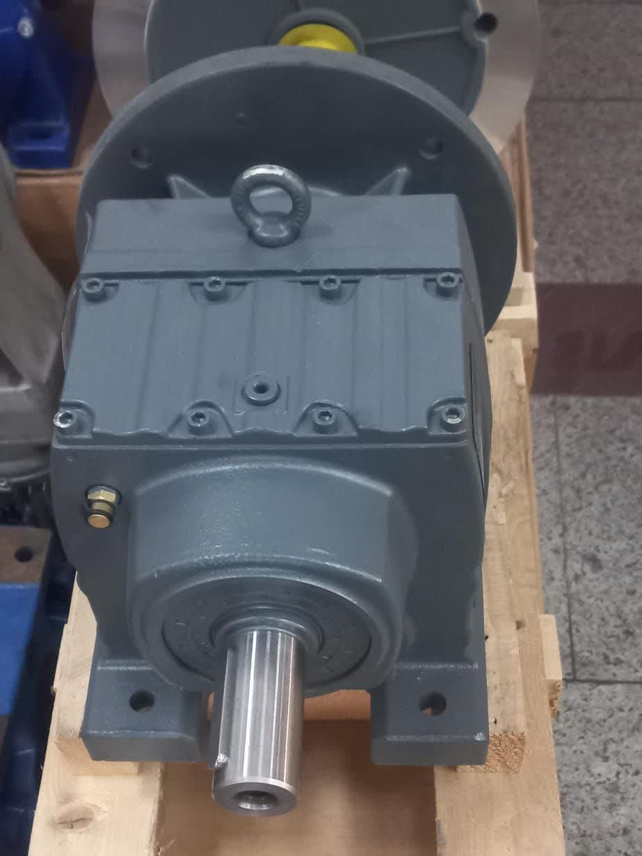 گیربکسهای شفت مستقیم طرح SEWآلمان قابلیت کوبل با انواع  الکتروموتور(AC_DC) در نسبت های مختلف